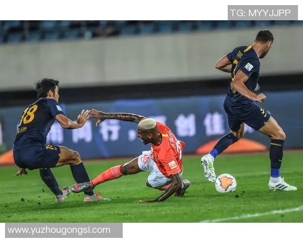 广州恒大与贵州队精彩对决集锦回顾展现足球魅力与激情瞬间 广州恒大与贵州队精彩对决集锦回顾展现足球魅力与激情瞬间